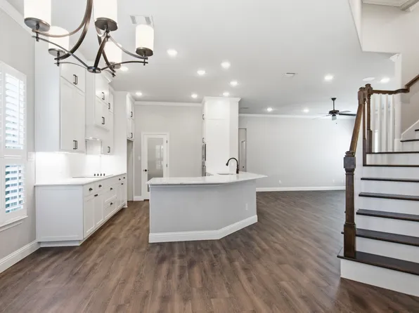 608 Joy Ct, Burleson, TX 76028