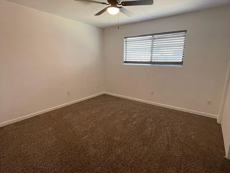 1009 Nimrod Ct #B — Photo 5