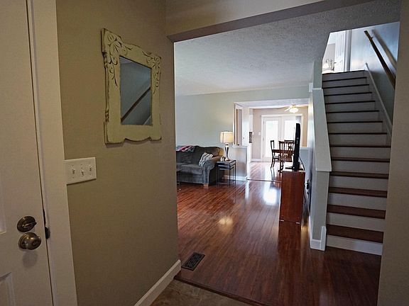 4th image of 1251 Somerset Way