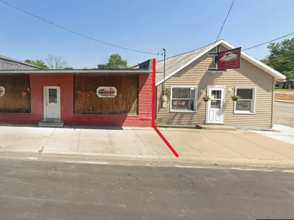 137 S Main St, Clay City, IL 62824