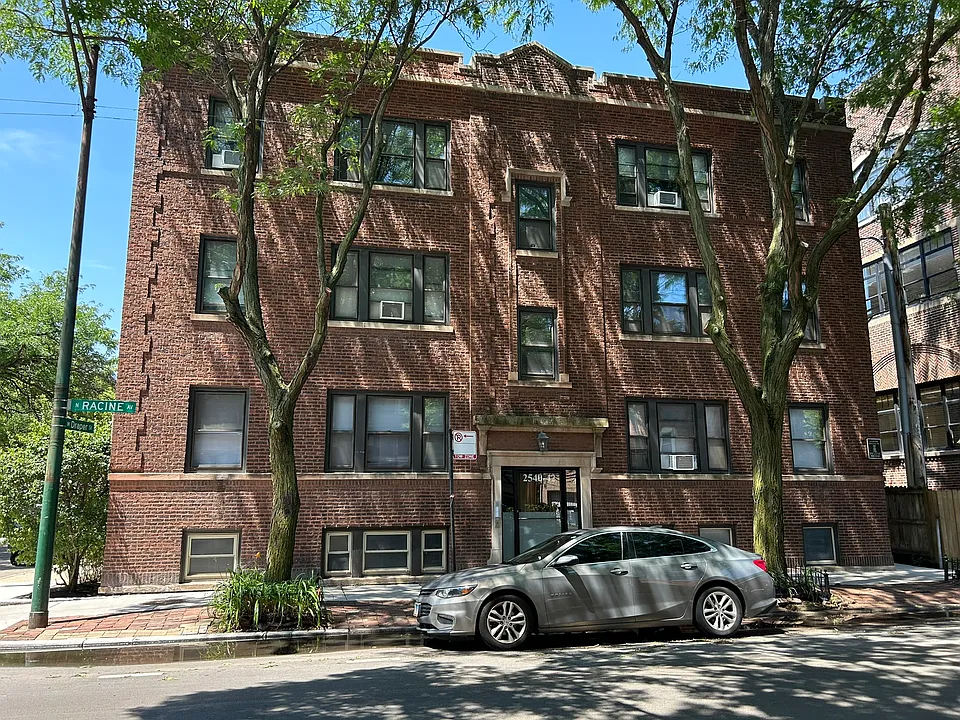 2540 N Racine