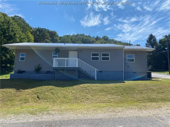 298 2nd St, Madison, WV 25130