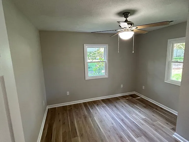 1202 S Willow Ln — Photo 4
