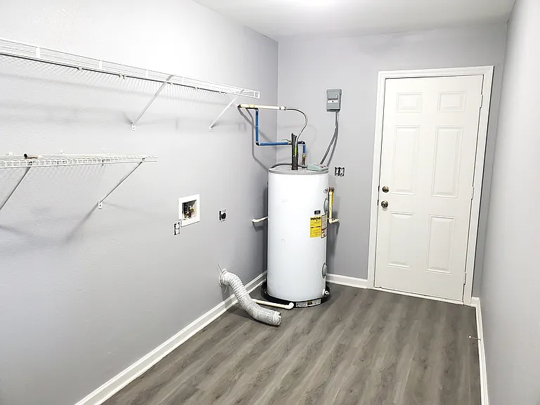 122 Vancouver Rd — Photo 9