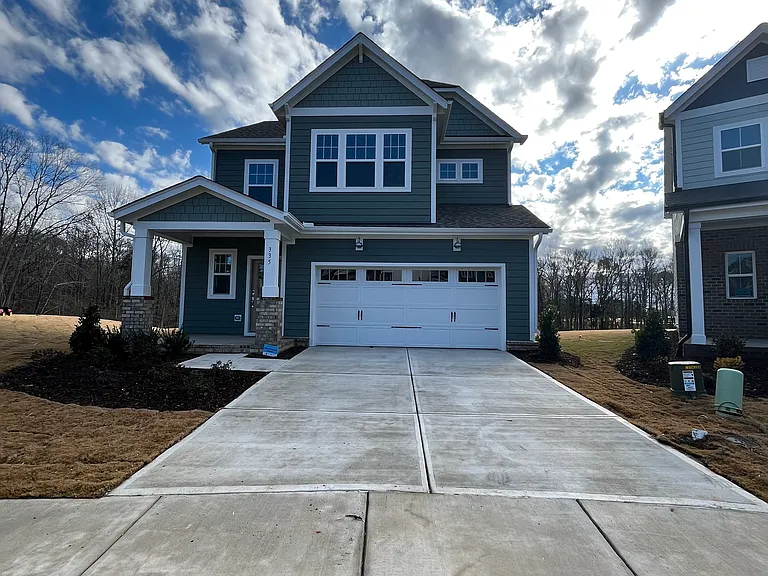 335 Beacon Dr — Photo 3