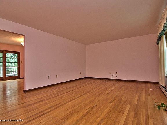 4th image of 19 Forest Glen Dr