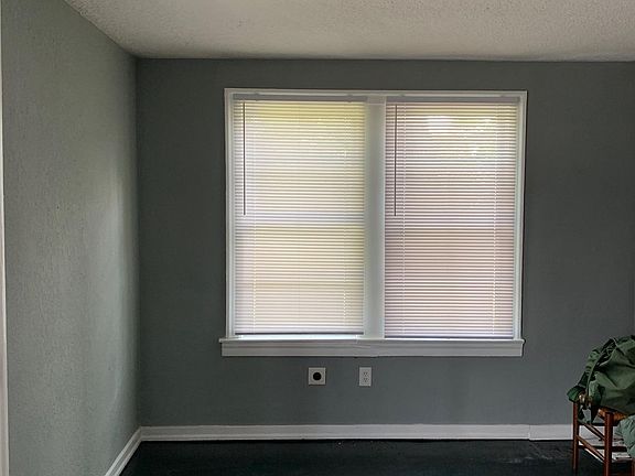 5th image of 2887 College St APT B
