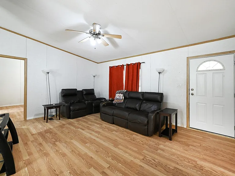 7807 Williamson Creek Dr — Photo 3
