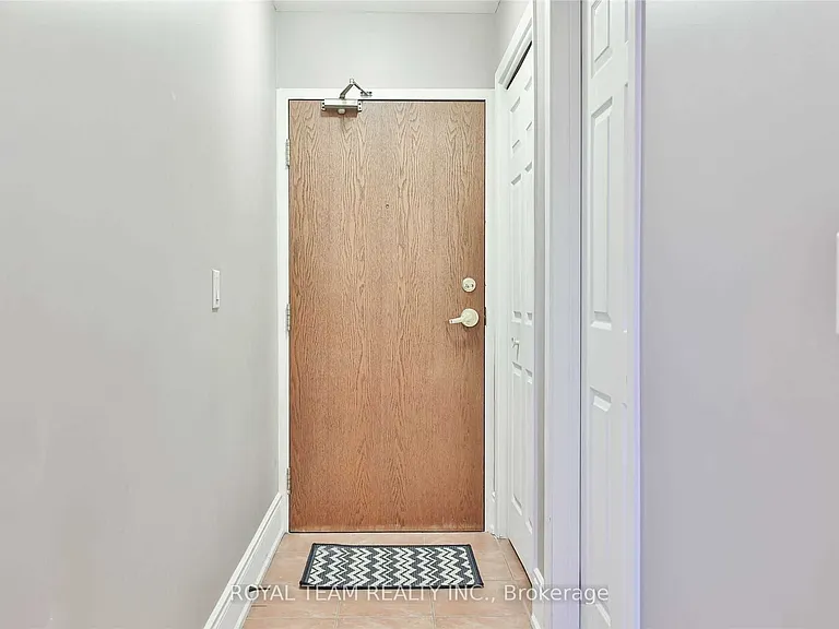2 Maison Parc Ct #808 — Photo 4