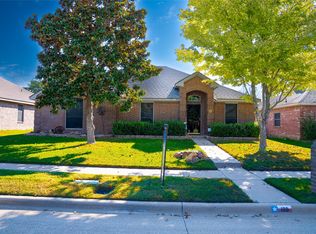 108 Forest Park Ln, Red Oak, TX 75154