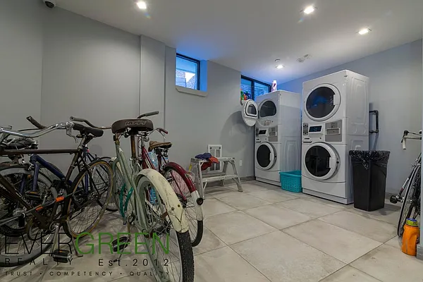 Rented by Evergreen Apartments BK | media 15