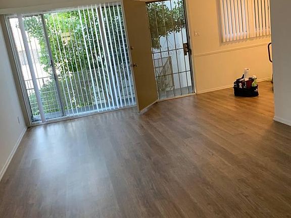 5th image of 1626 N Hobart Blvd APT 9