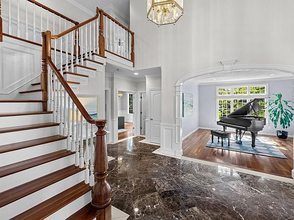4th image of 1 Elizabeth Dr