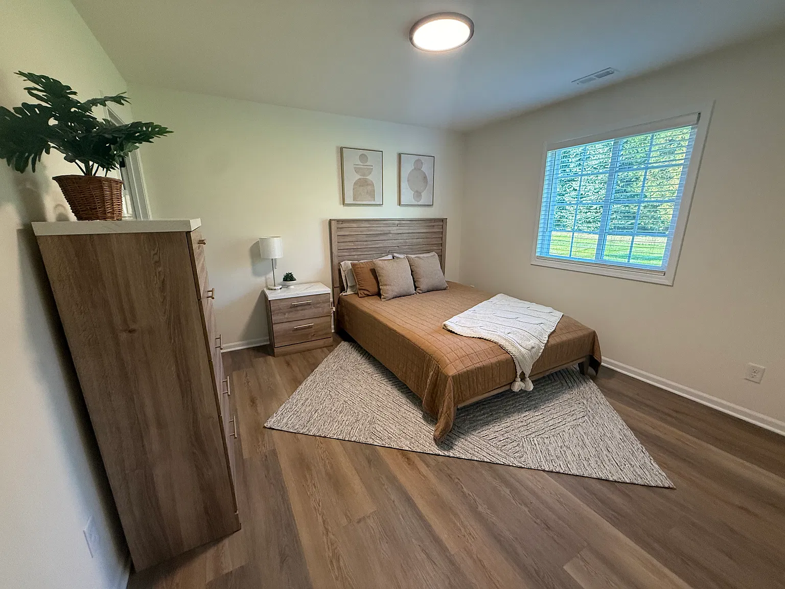 3 bed, 1260 sqft, $2,700 — Photo 4