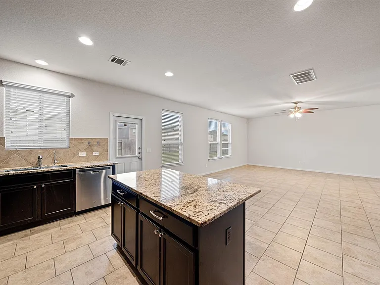 19603 Blue Pine Cir — Photo 11