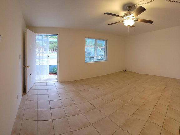 5th image of 212 S Avenue B