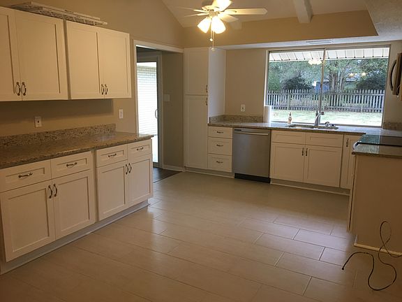 3rd image of 1447 Lakewood Dr