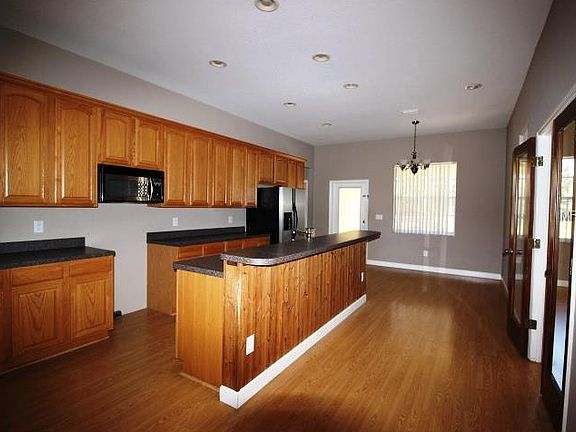 4th image of 404 River Bed Ct