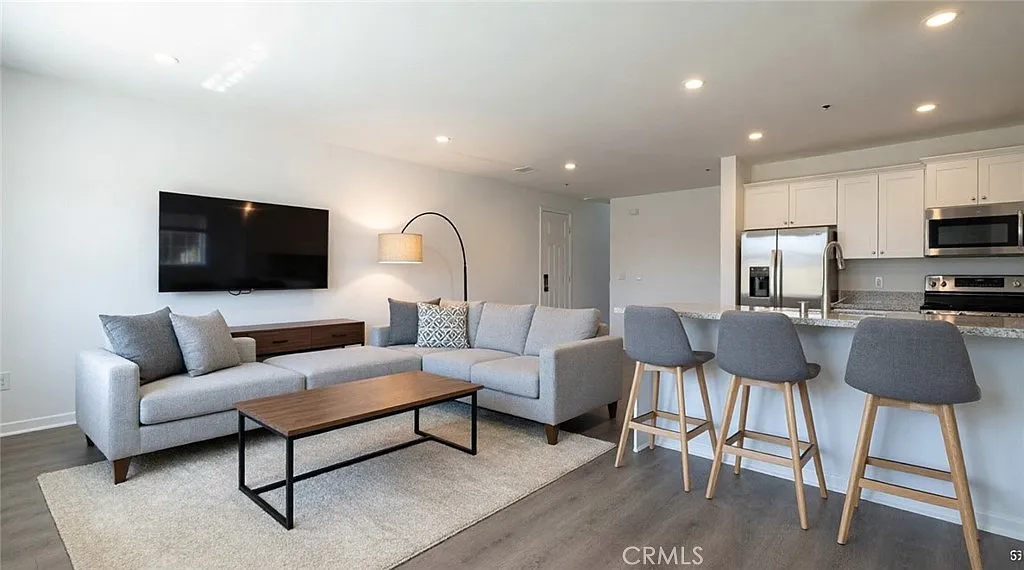 3 bed, 2.5 bath, 1848 sqft, $3,300 — Photo 4