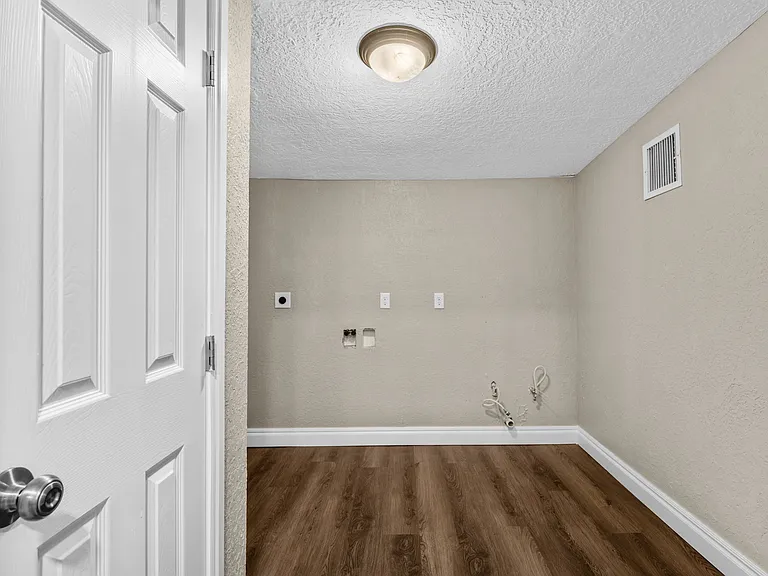 1805 NW Dearborn Ave — Photo 11