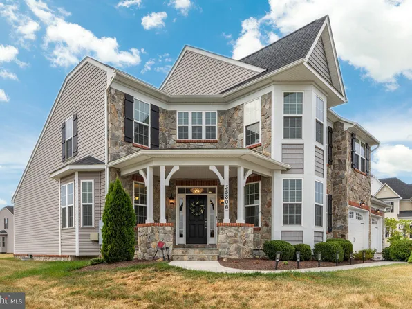 35806 Park Fields Ln, Round Hill, VA 20141