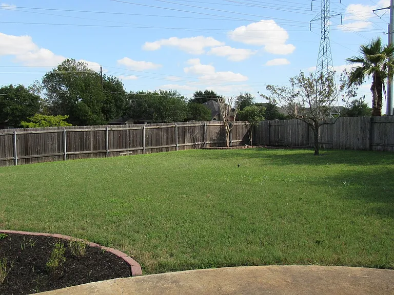 2033 Creole Dr — Photo 12