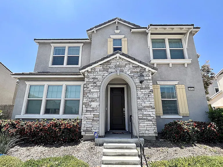 3 bed, 1800 sqft, $3,400 — Photo 1