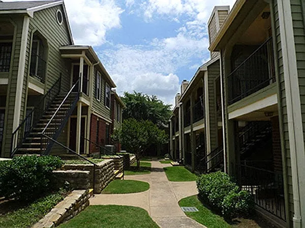 The Arbors on Forest Ridge Apartments — Photo 53