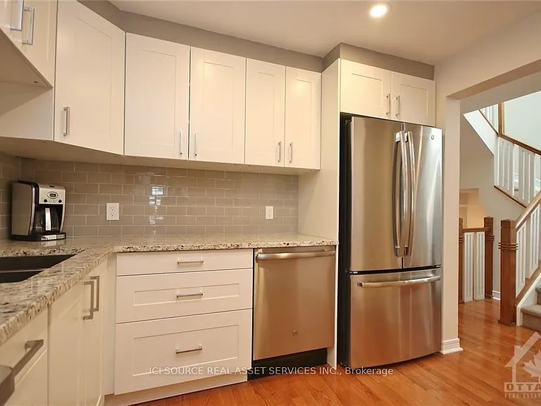 109 Dalecroft Cres — Photo 4
