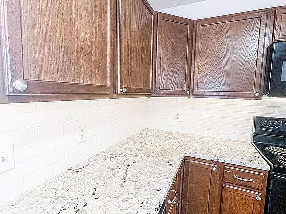 5th image of 26160 Burlwood Ave