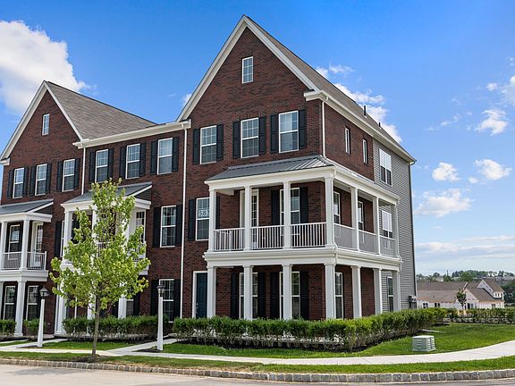 2nd image of 3227 Parade St
