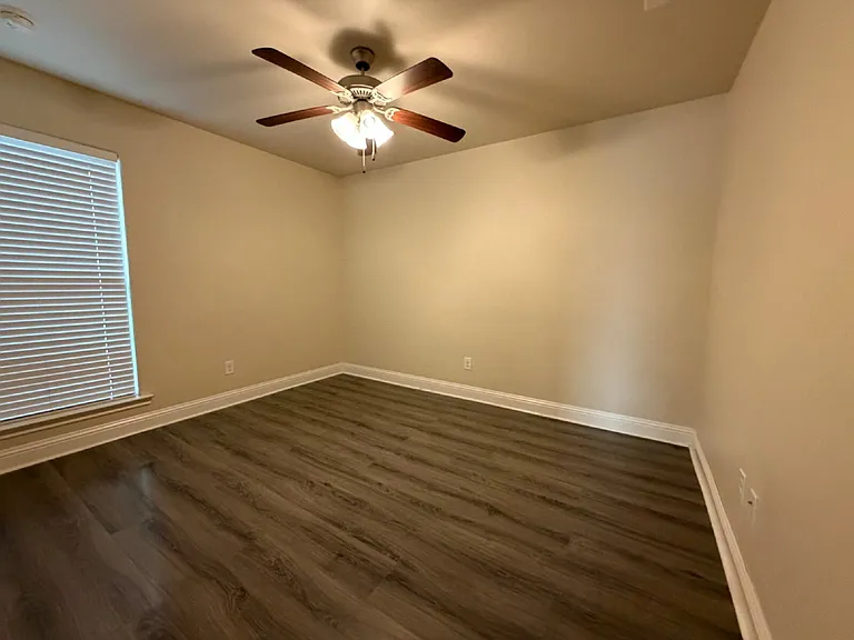 9706 Ross Ave — Photo 7