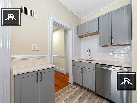 4th image of 48 Brackett St #2