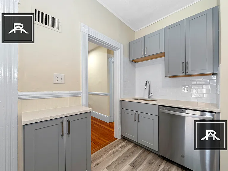 48 Brackett St #2 — Photo 4