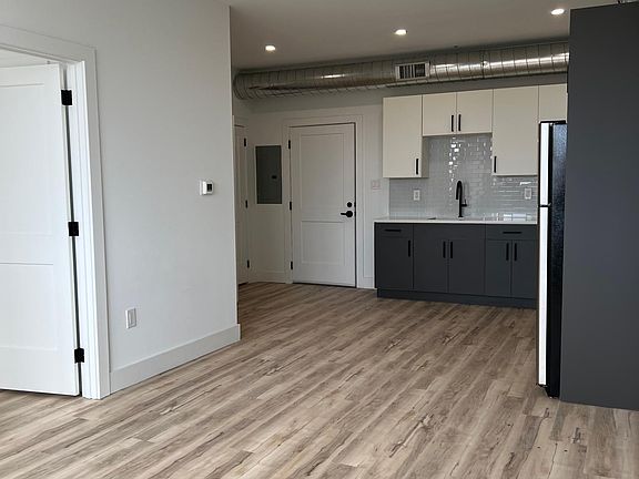 5th image of 1849 Hartranft St #201