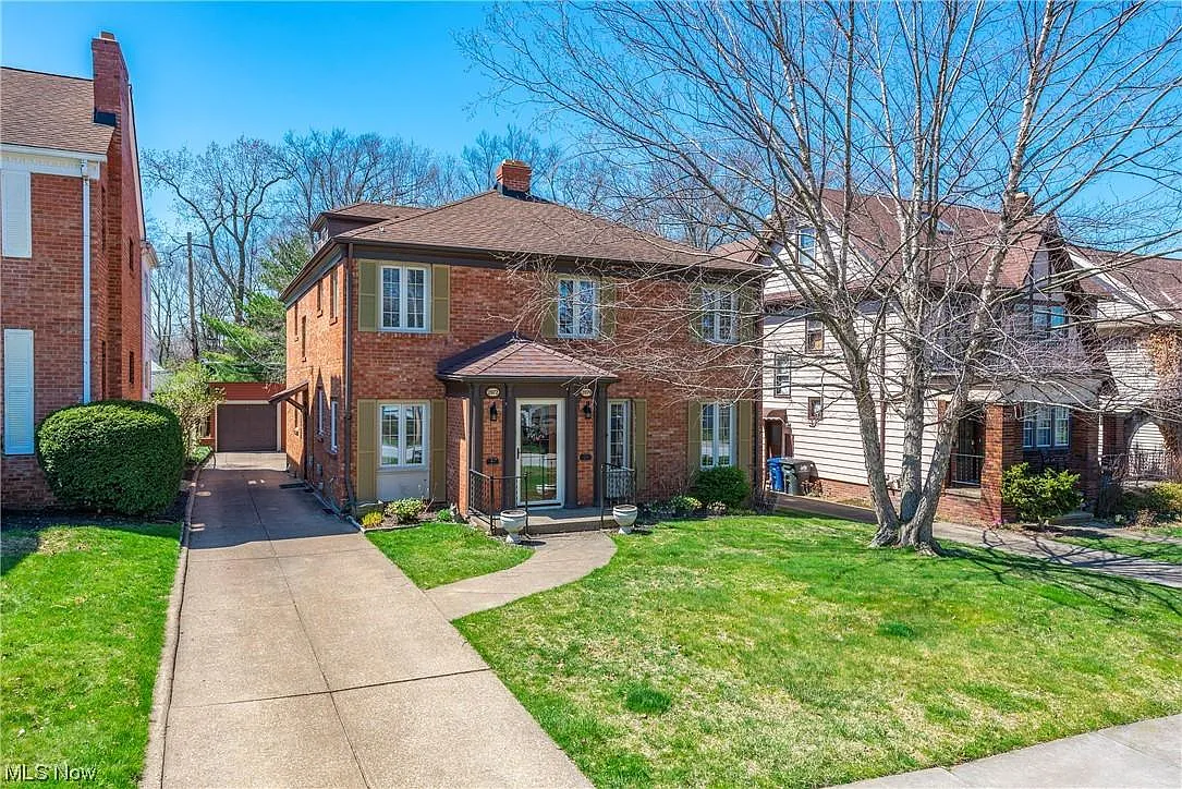 2072 Atkins Ave — Photo 3