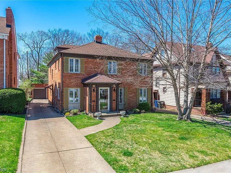 2072 Atkins Ave — Photo 3