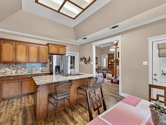 5th image of 121 La Maison Belle Dr