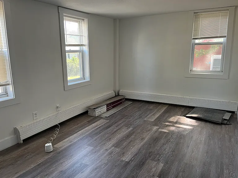 13 Albro Ave — Photo 6