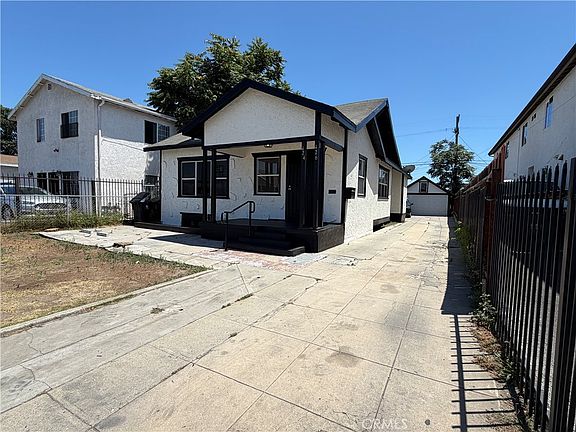 3rd image of 424 E 61st St