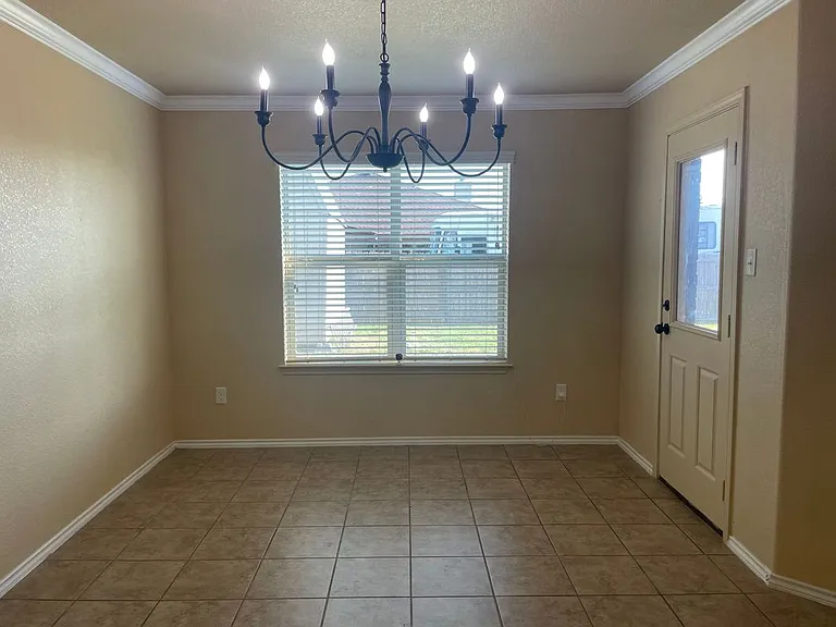 2804 Hector Dr — Photo 4