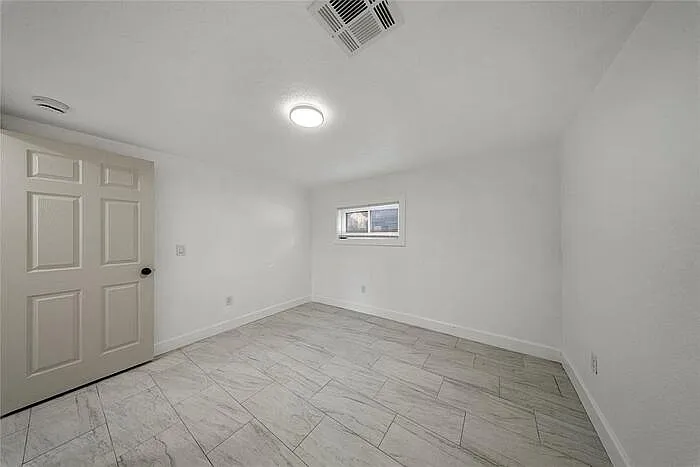 2421 NW 18th St — Photo 22
