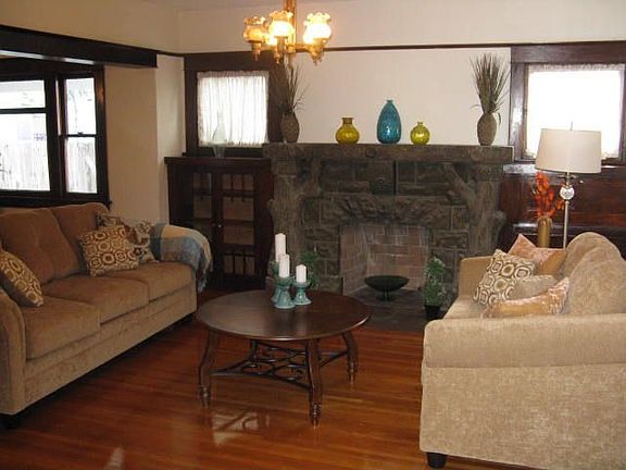 3rd image of 746 Dawson Ave