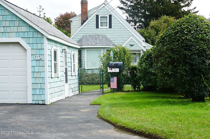 2nd image of 212 Bruce Street