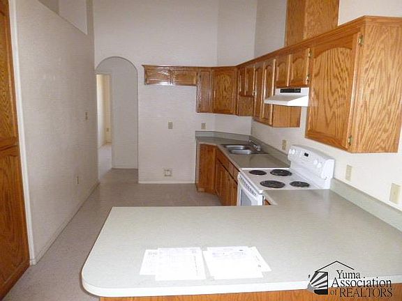 2nd image of 1392 E San Pedro St