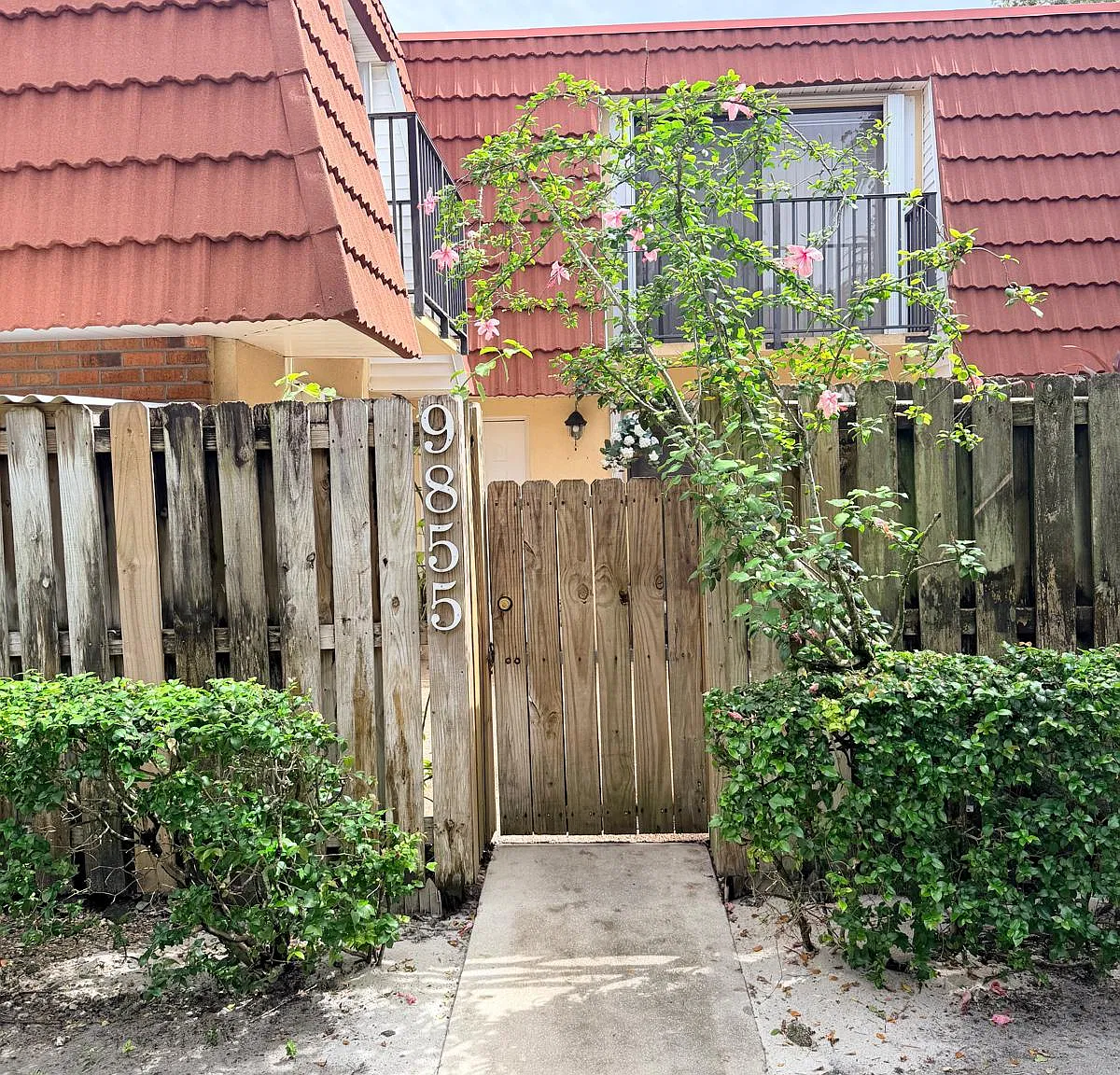 2 bed, 2.5 bath, 1372 sqft, $2,499 — Photo 2