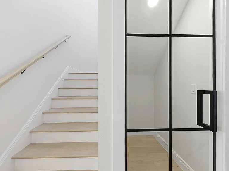 920 W Alfred St — Photo 13
