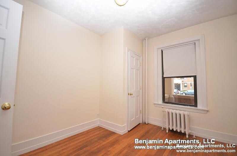 2nd image of 452 Park Dr #19-Z