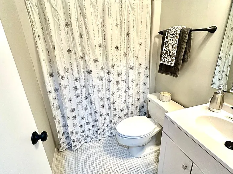 Whitfield Apartments — Photo 12