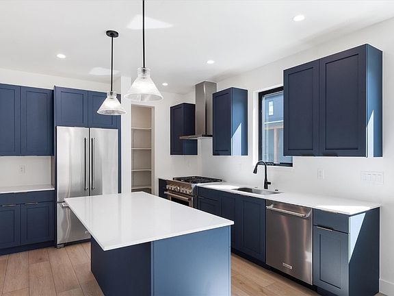 3rd image of 3315 EMERSON Trail